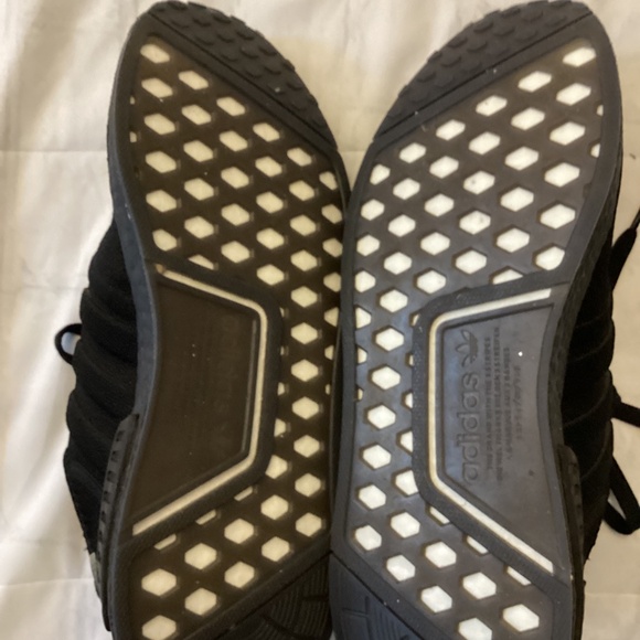 ADIDAS RUNNING SHOES NMD R1 ( PREOWNED) - Picture 4 of 13